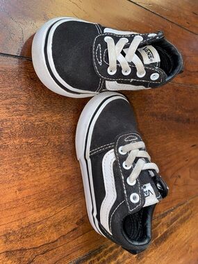 Vans Kids Black and White Low-Top Canvas Sneakers toddler size 6